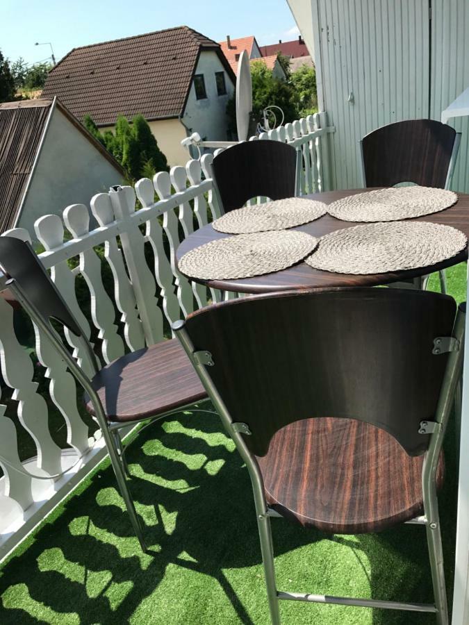Rozsavoelgy Apartman Balatonlelle Eksteriør billede